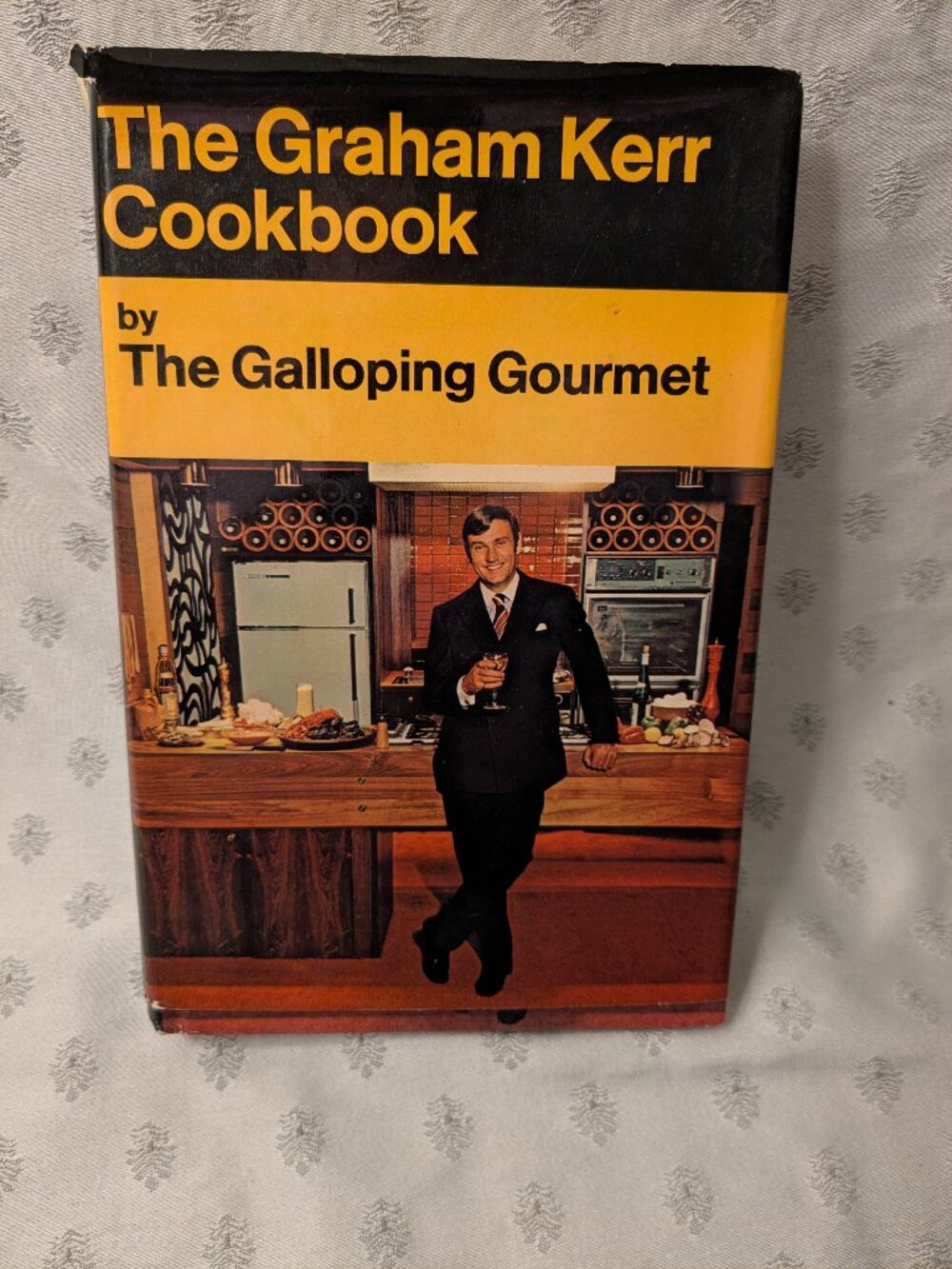1969 THe Graham Kerr Cookbook Galloping Gourmet